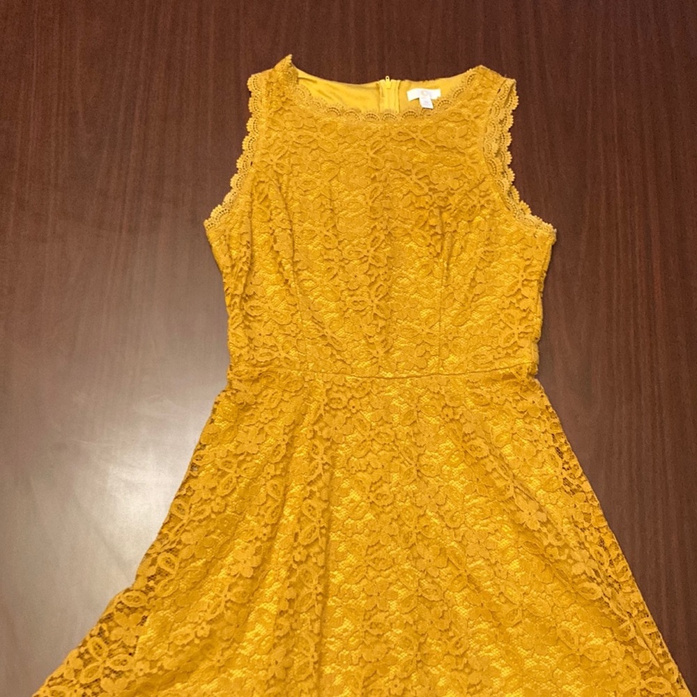 Medium, gold yellow, no sleeve lace dress.